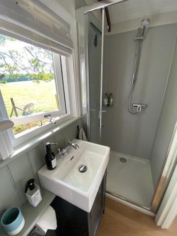 Coachroad Shepherds Huts Petworth Exterior foto