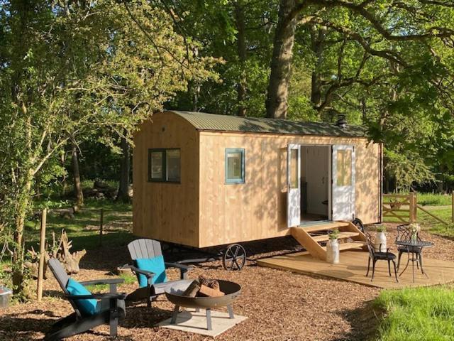 Coachroad Shepherds Huts Petworth Exterior foto